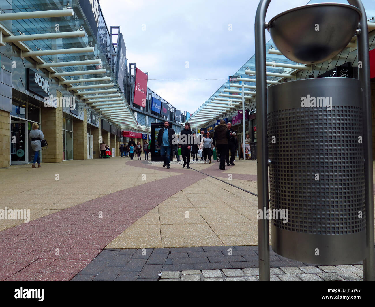 Shoppers at Glasgow Fort Shopping Centre Stock Photo Alamy