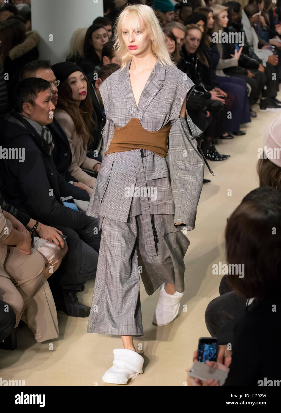 Lili sumner hi-res stock photography and images - Alamy