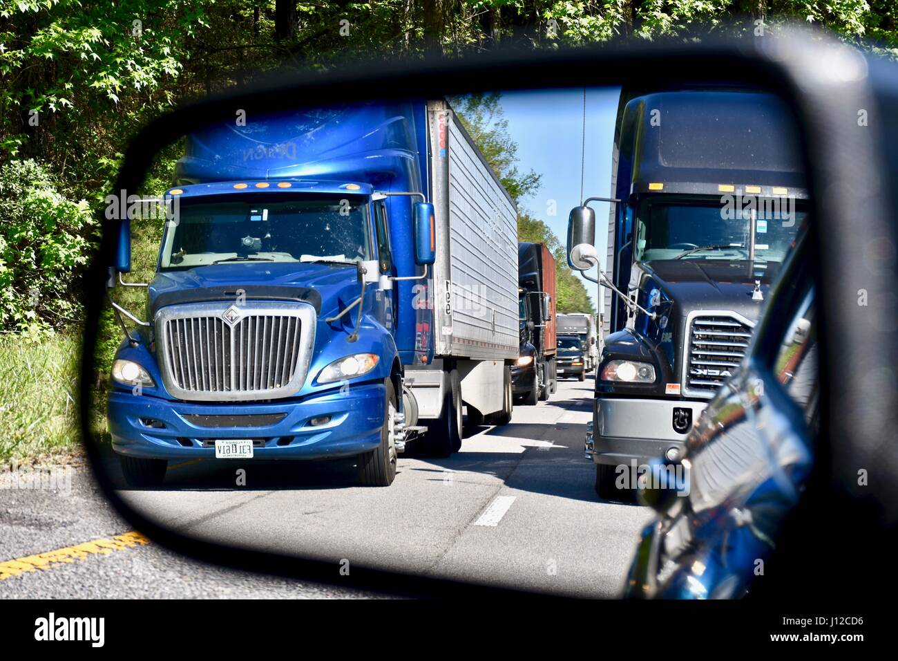 Semi truck in mirror hi-res stock photography and images - Alamy