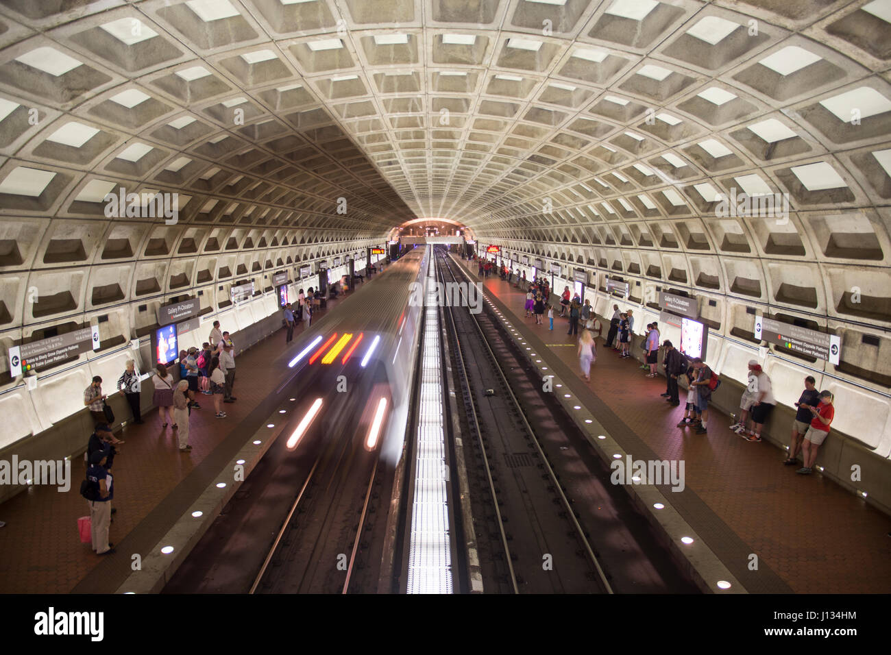 New 7000serioes metro train enters the Gallery Place Metro station