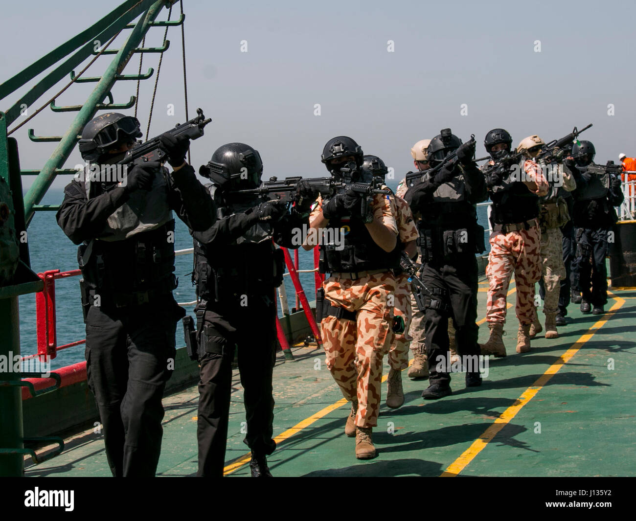 A team of multinational special operations forces searches an oil tanker in the Persian Gulf for  'terrorists' suspected of hijacking the vessel during a training exercise in Kuwait. Soldiers from Company B, 3rd Battalion, 8th Cavalry Regiment, 3rd Armored Brigade Combat Team, 1st Cavalry Division played the opposing force for a joint training exercise between U.S. special operations forces and SOF elements from Qatar, Kuwait, Saudi Arabia, and United Arab Emirates. (U.S. Army photo by Staff Sgt. Leah R. Kilpatrick, 3rd Armored Brigade Combat Team Public Affairs Office, 1st Cavalry Division (r Stock Photo