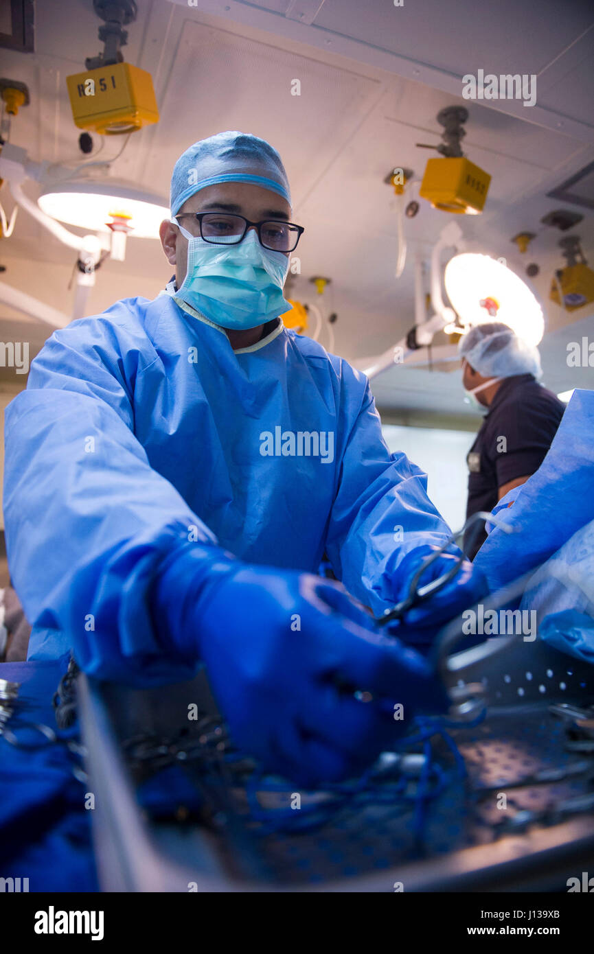 170411-N-FO981-0133 PACIFIC OCEAN (April 11, 2017) Hospital Corpsman 3rd Class Felipe Bowen, a native of Charlette, N.H., assigned to the medical team aboard the amphibious assault ship USS America (LHA 6) prepares medical instruments for a damage control surgery during a scheduled casualty evacuation drill. America is currently underway with more than 1,000 Sailors and 1,600 Marines conducting Amphibious Squadron/Marine Expeditionary Unit Integration operations in preparation for the ship's maiden deployment later this year. (U.S. Navy photo by Mass Communication Specialist 3rd Class Jacob Ho Stock Photo