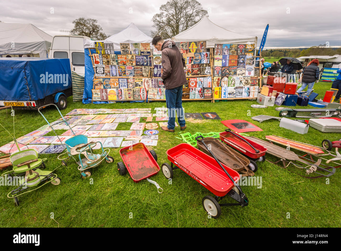 Selling memorabilia hires stock photography and images Alamy