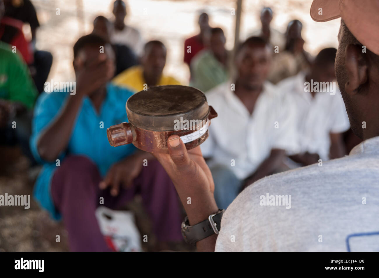 The HALO Trust educating community members about landmines in Cahora Bassa, Mozambique. The country was declared landmine free in 2015 Stock Photo