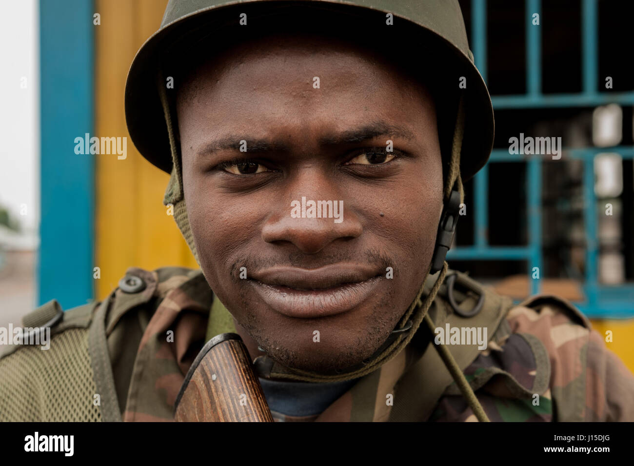 A DRC national army (FARDC) soldier at a checkpoint on the frontline with M23 militia near Goma, Democratic Republic of Congo Stock Photo