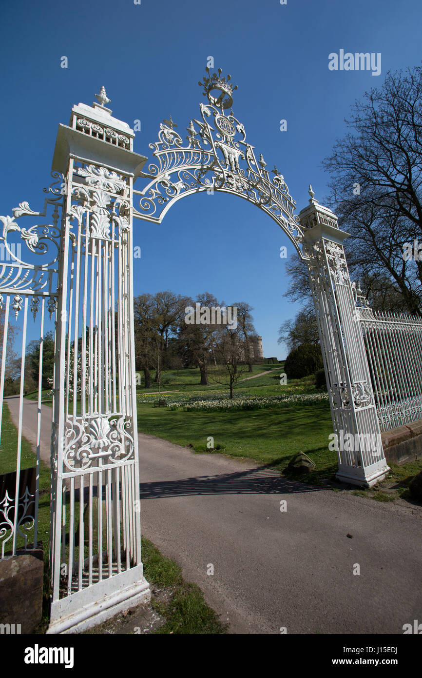 Cholmondeley Castle Gardens. Spring view of the 18th century Grade II* listed Robert Bakewell gates at Cholmondeley Castle. Stock Photo