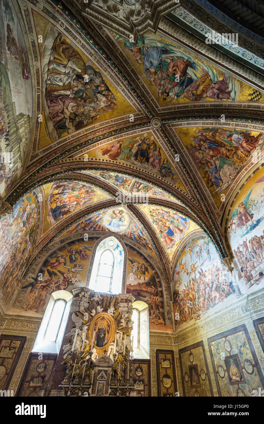Orvieto. Umbria. 15th century frescoes in the Chapel of San Brizio (La cappella di San Brizio, o cappella Nova), of the Duomo of Orvieto.  In 1447 Fra Stock Photo
