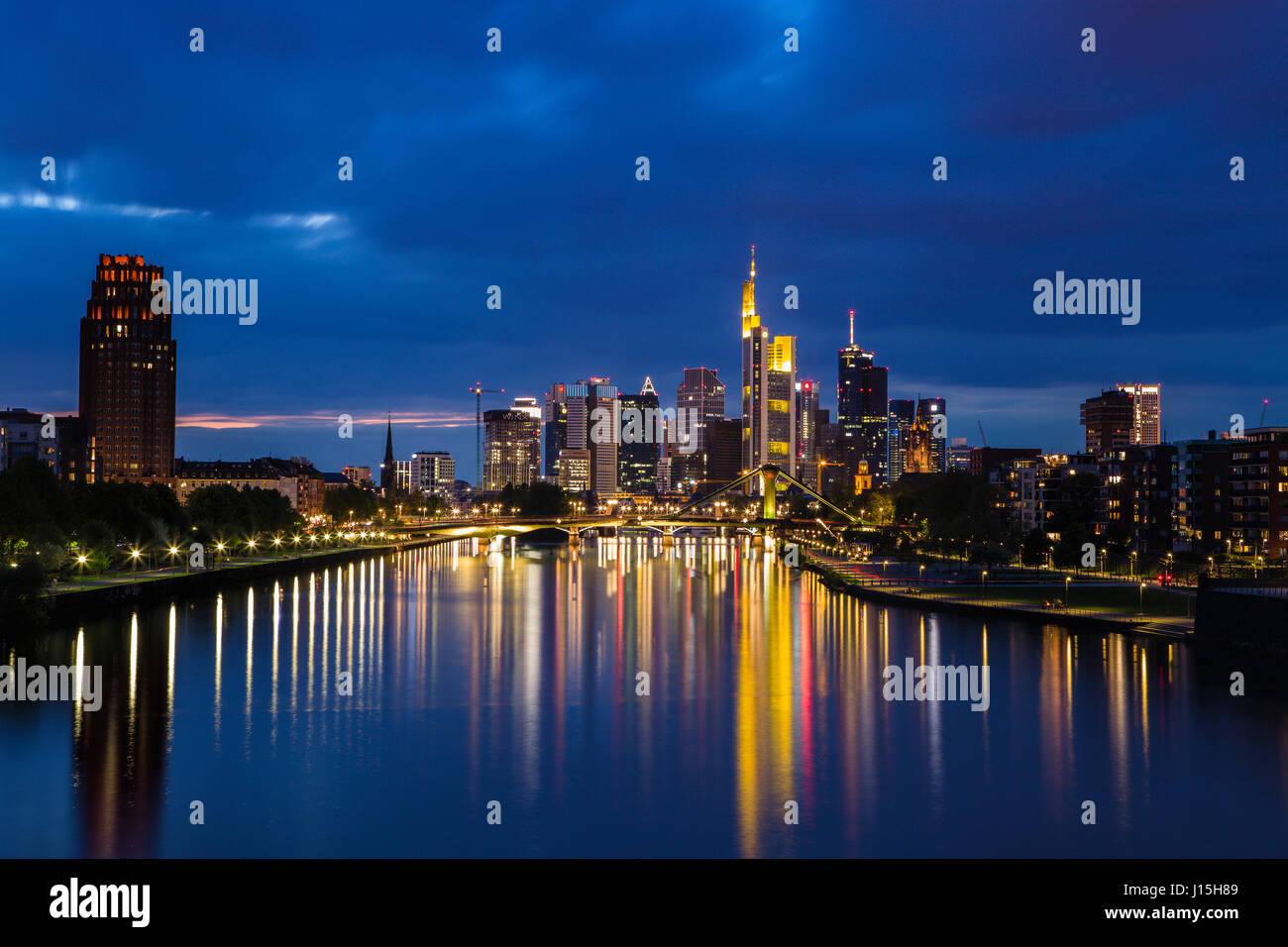 Night photograph of the skyline of Frankfurt am Main with view over the ...