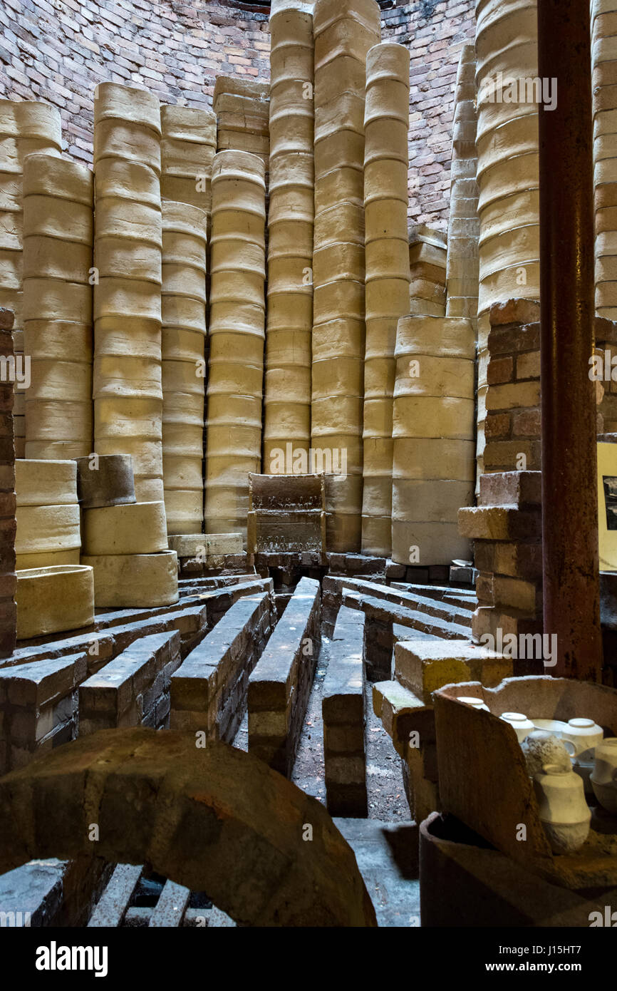 Pottery kiln brick hires stock photography and images Alamy