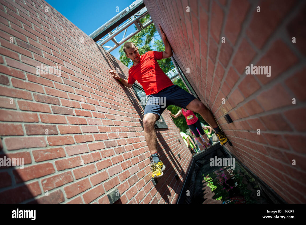 Crash Course Obstacles EXTREME obstacle course Tough Mudder has come to New York City have got ...