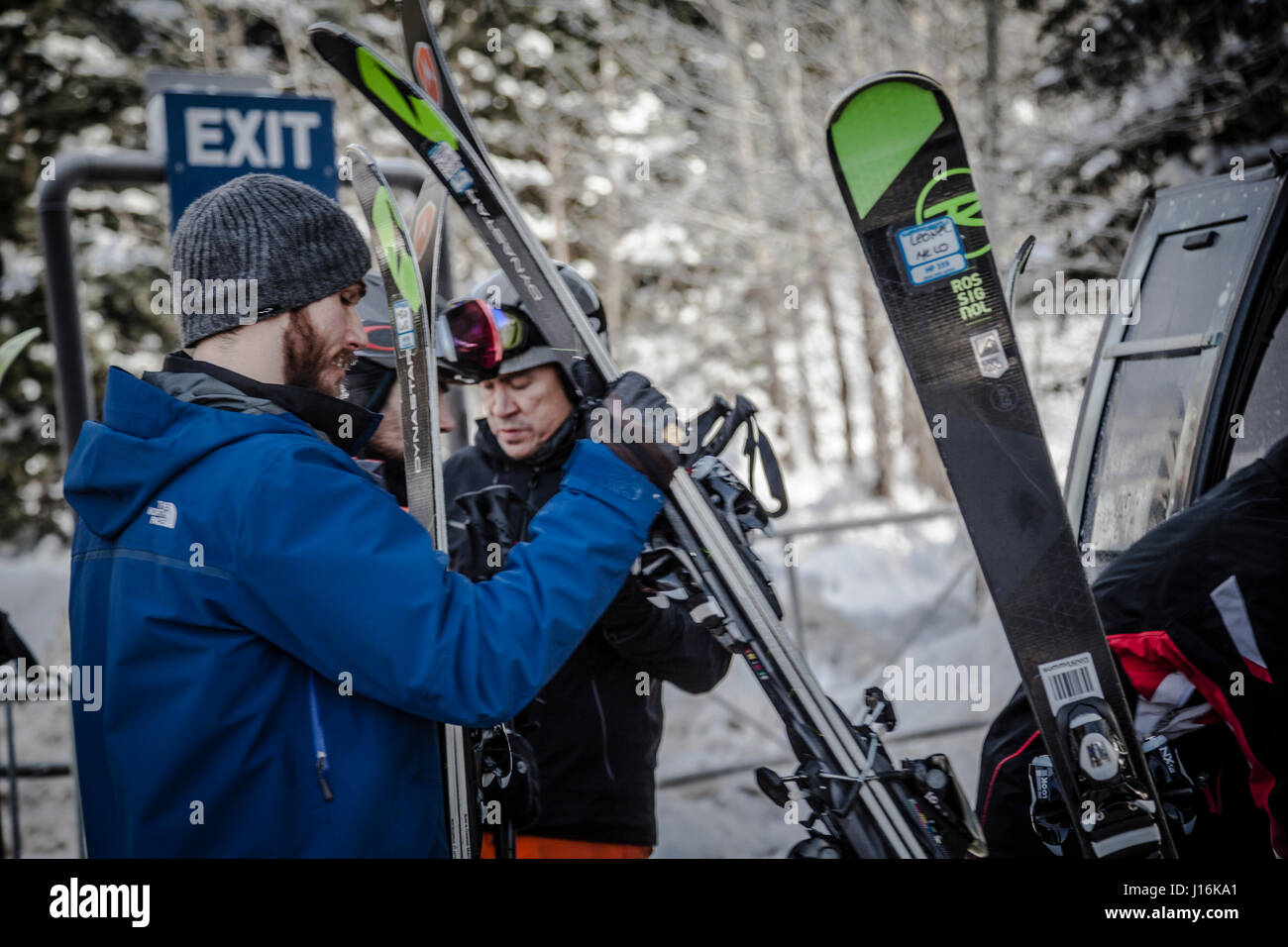 Blue gondola cabin lifts ski hi-res stock photography and images - Alamy