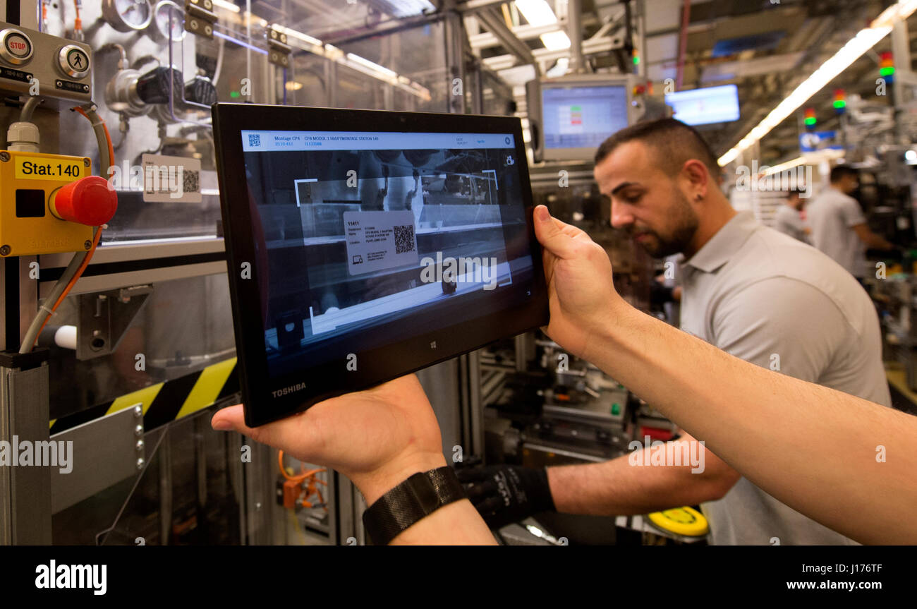 Stuttgart, Germany. 18th Apr, 2017. A Bosch employee checks the production of Common Rail pumps using so-called 'networked production' (German: 'Vernetzte Fertigung') at the Bosch manufactory Feuerbach in Stuttgart, Germany, 18 April 2017. Credit: dpa picture alliance/Alamy Live News Stock Photo