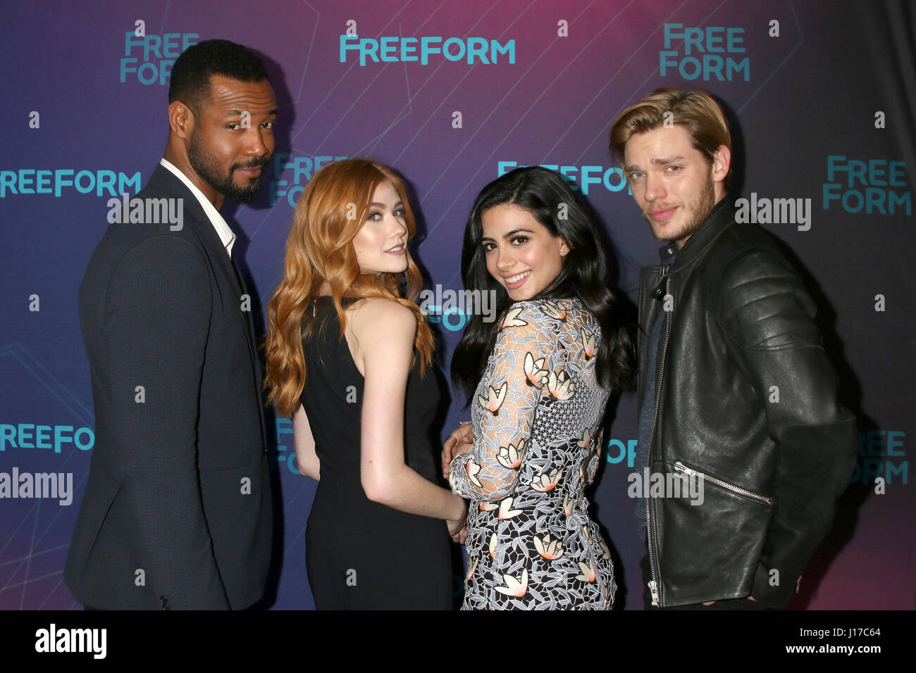 Dominic Sherwood Et Katherine Mcnamara En Couple Isaiah mustafa dominic sherwood hi-res stock photography and images - Alamy