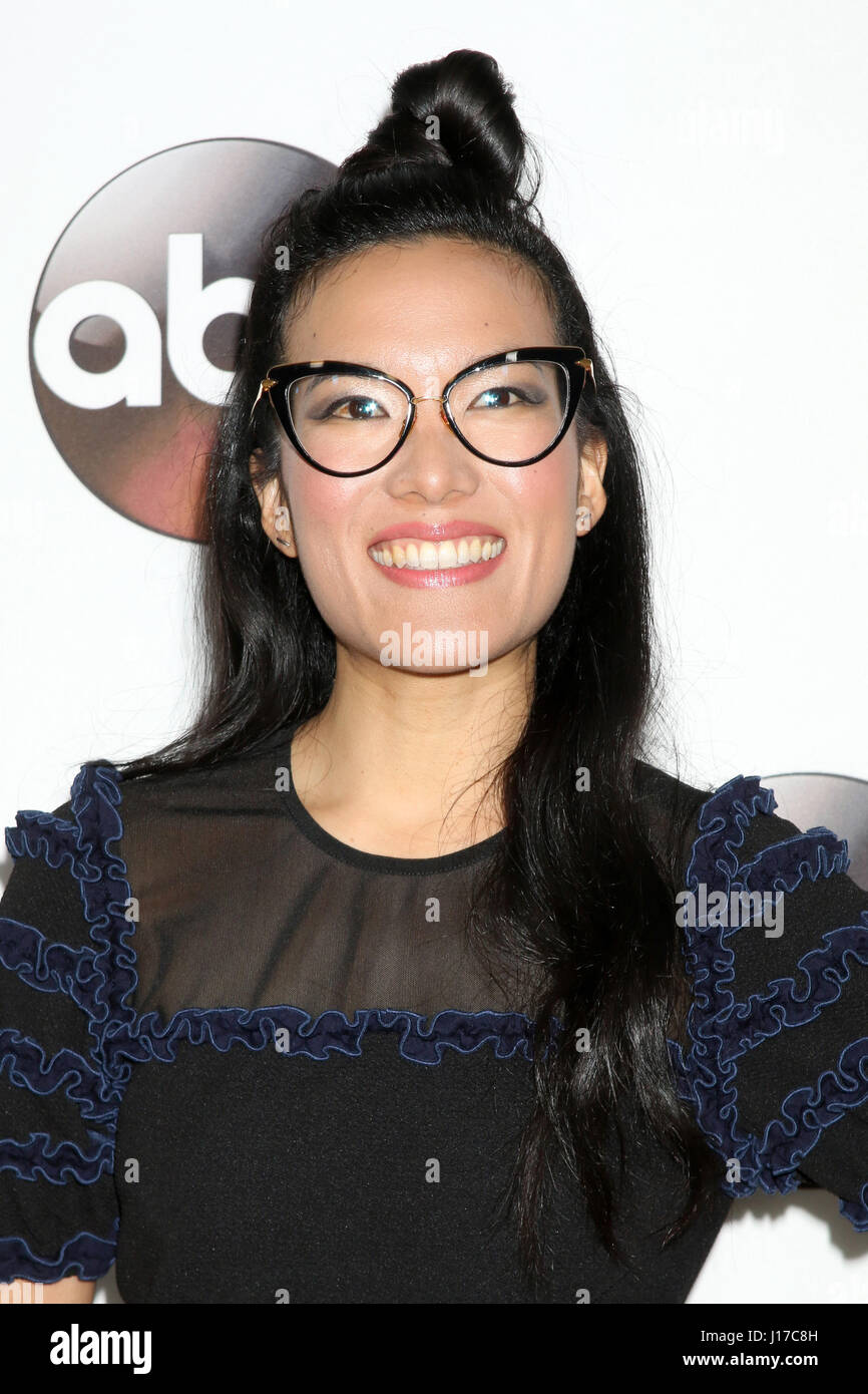 Ali wong hi-res stock photography and images - Alamy