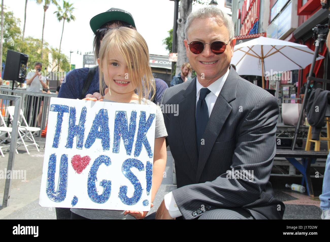 Hollywood, California, USA. 17th Apr, 2017. I15899CHW.Gary Sinise Honored With Star On The Hollywood Walk Of Fame .6664 Hollywood Boulevard in front of The Supply Sergeant, Hollyood, CA.04/17/2017.GARY SINISE . © Clinton H.Wallace/Photomundo International/ Photos Inc Credit: Clinton Wallace/Globe Photos/ZUMA Wire/Alamy Live News Stock Photo