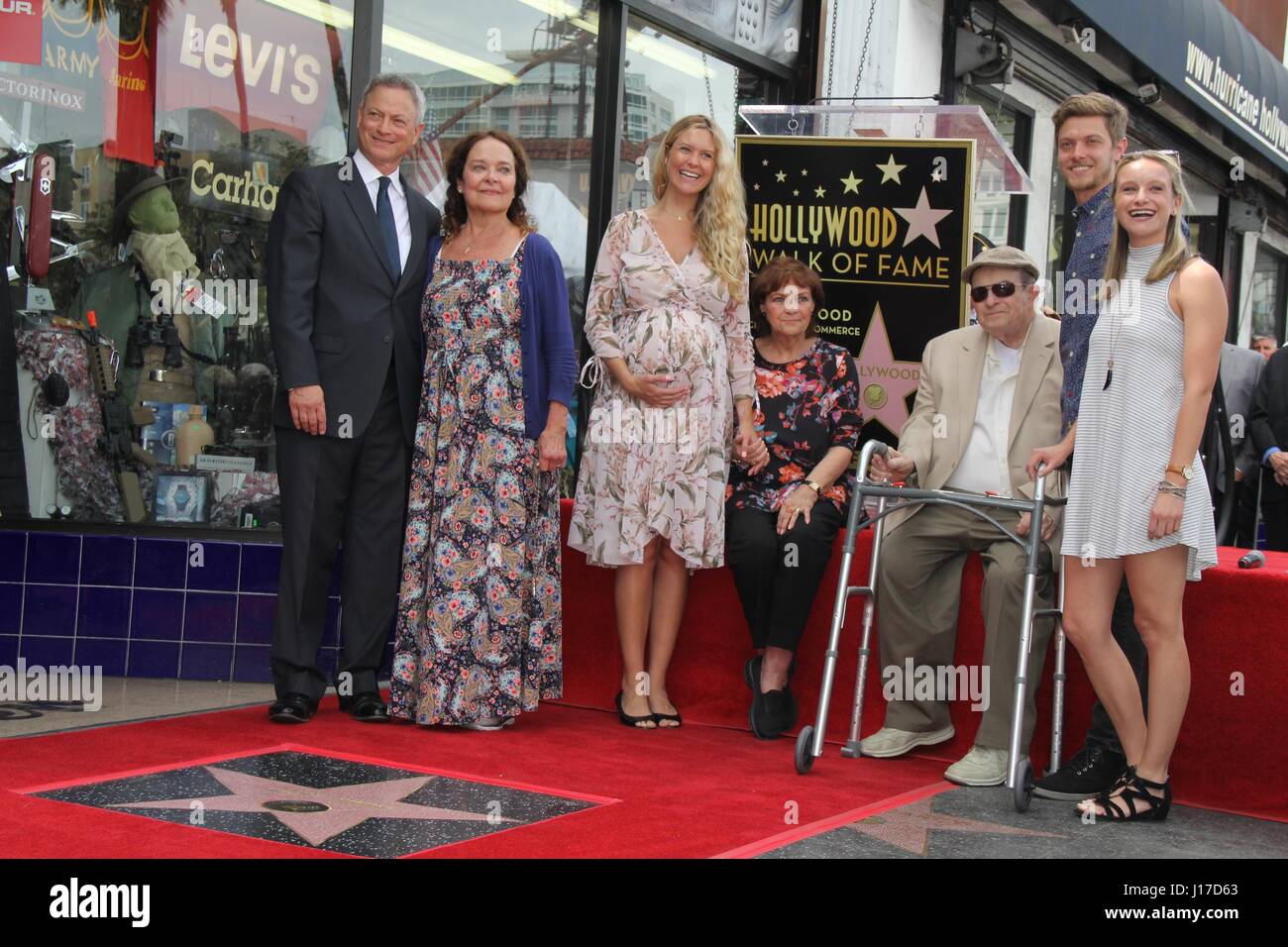 Hollywood, California, USA. 17th Apr, 2017. I15899CHW.Gary Sinise Honored With Star On The Hollywood Walk Of Fame .6664 Hollywood Boulevard in front of The Supply Sergeant, Hollyood, CA.04/17/2017.GARY SINISE WITH WIFE MOIRA HARRIS AND SINISE FAMILY . © Clinton H.Wallace/Photomundo International/ Photos Inc Credit: Clinton Wallace/Globe Photos/ZUMA Wire/Alamy Live News Stock Photo