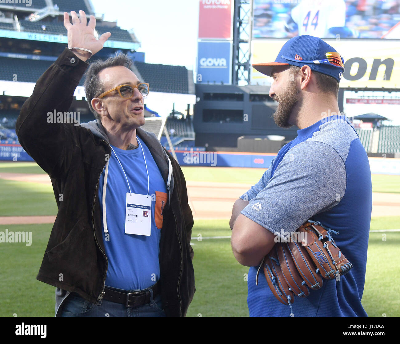 new-york-ny-usa-18th-apr-2017-actor-hank