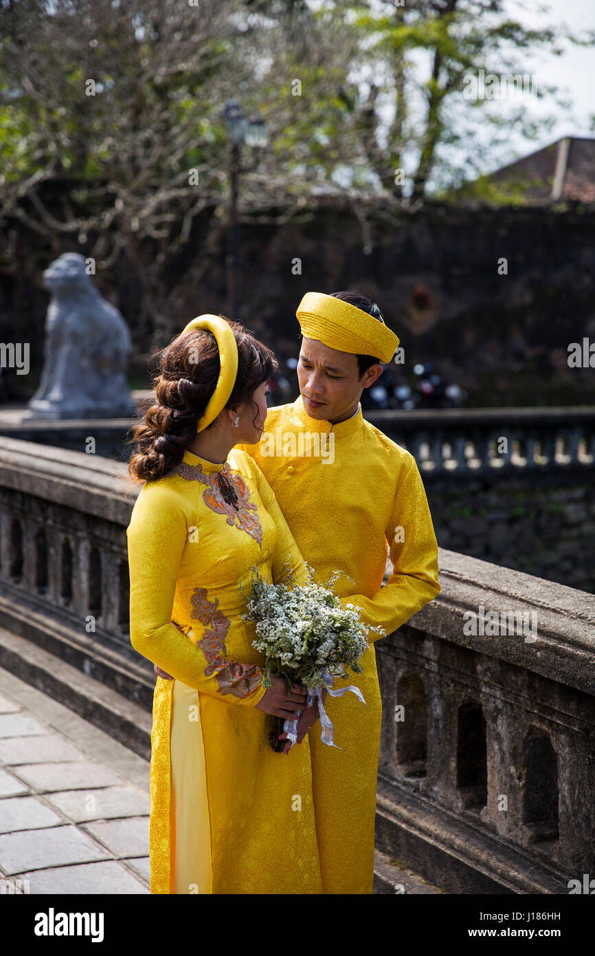 Newlywed in the palace hi-res stock photography and images - Alamy