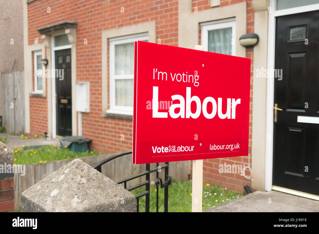 I'm voting labour sign outside a house in Bristol, May 2016 Stock Photo