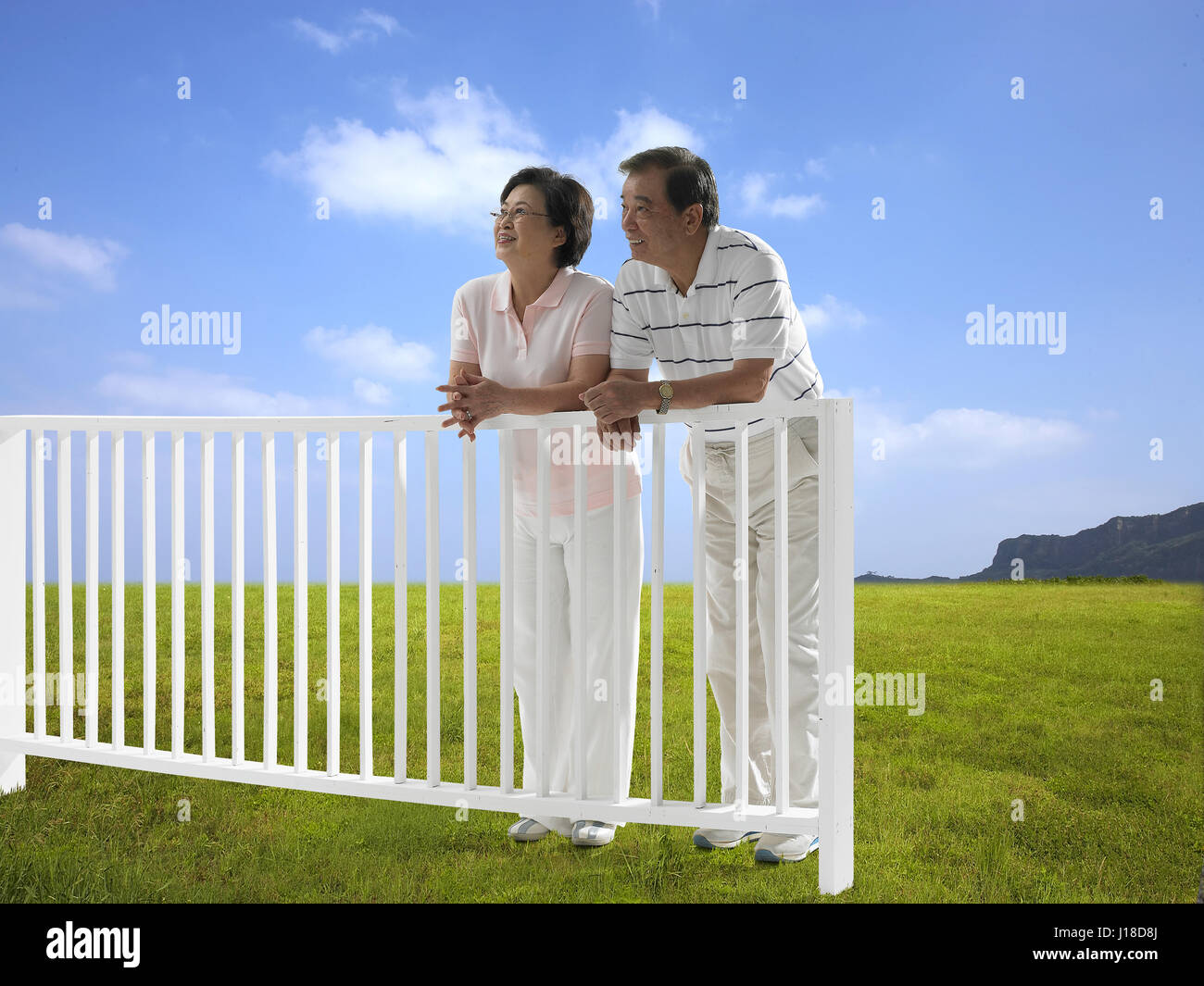 Side view senior black couple hi-res stock photography and images - Alamy