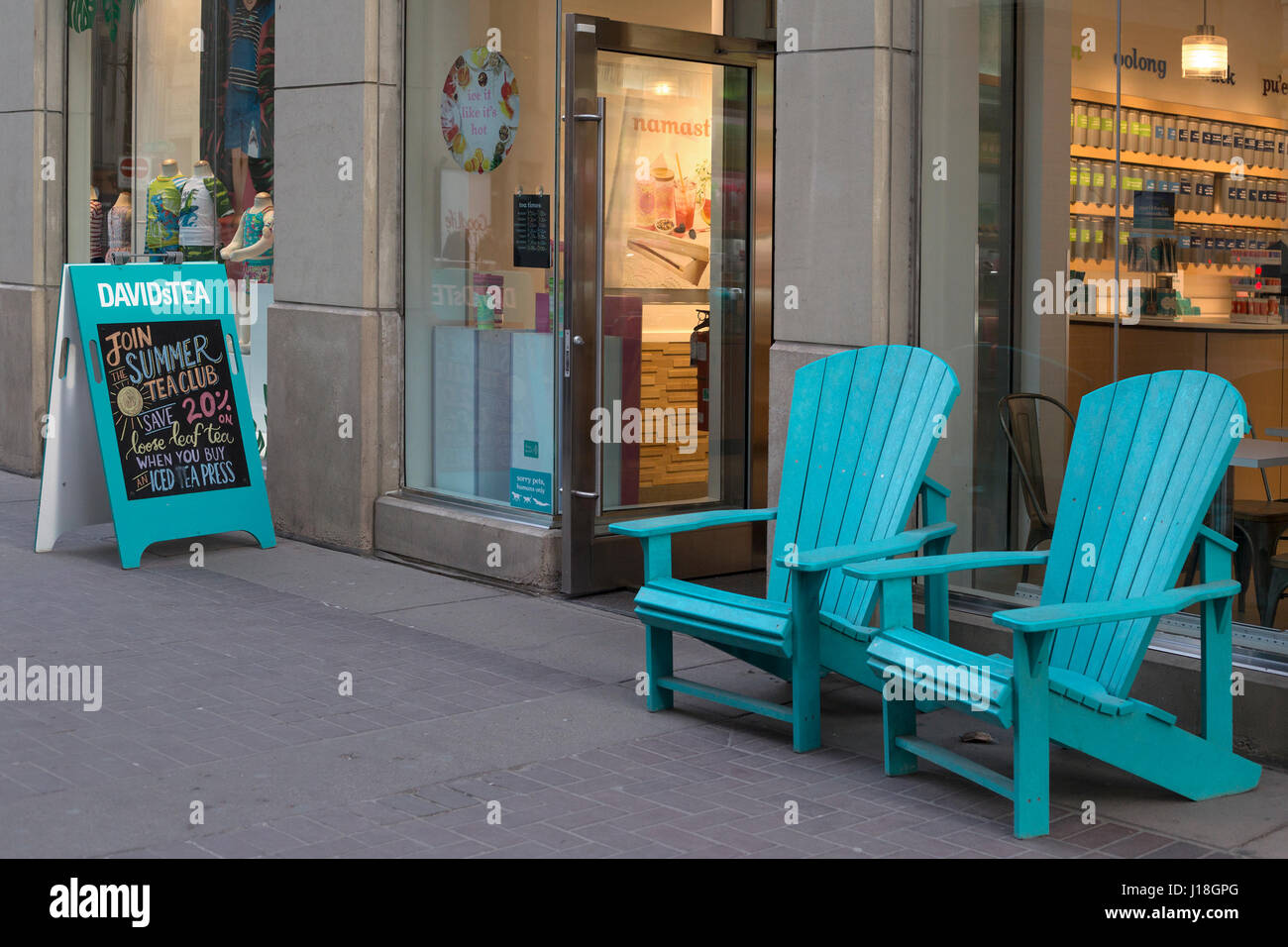David's Tea store in Stephen Avenue pedestrian mall with teal adirondack chairsf Stock Photo