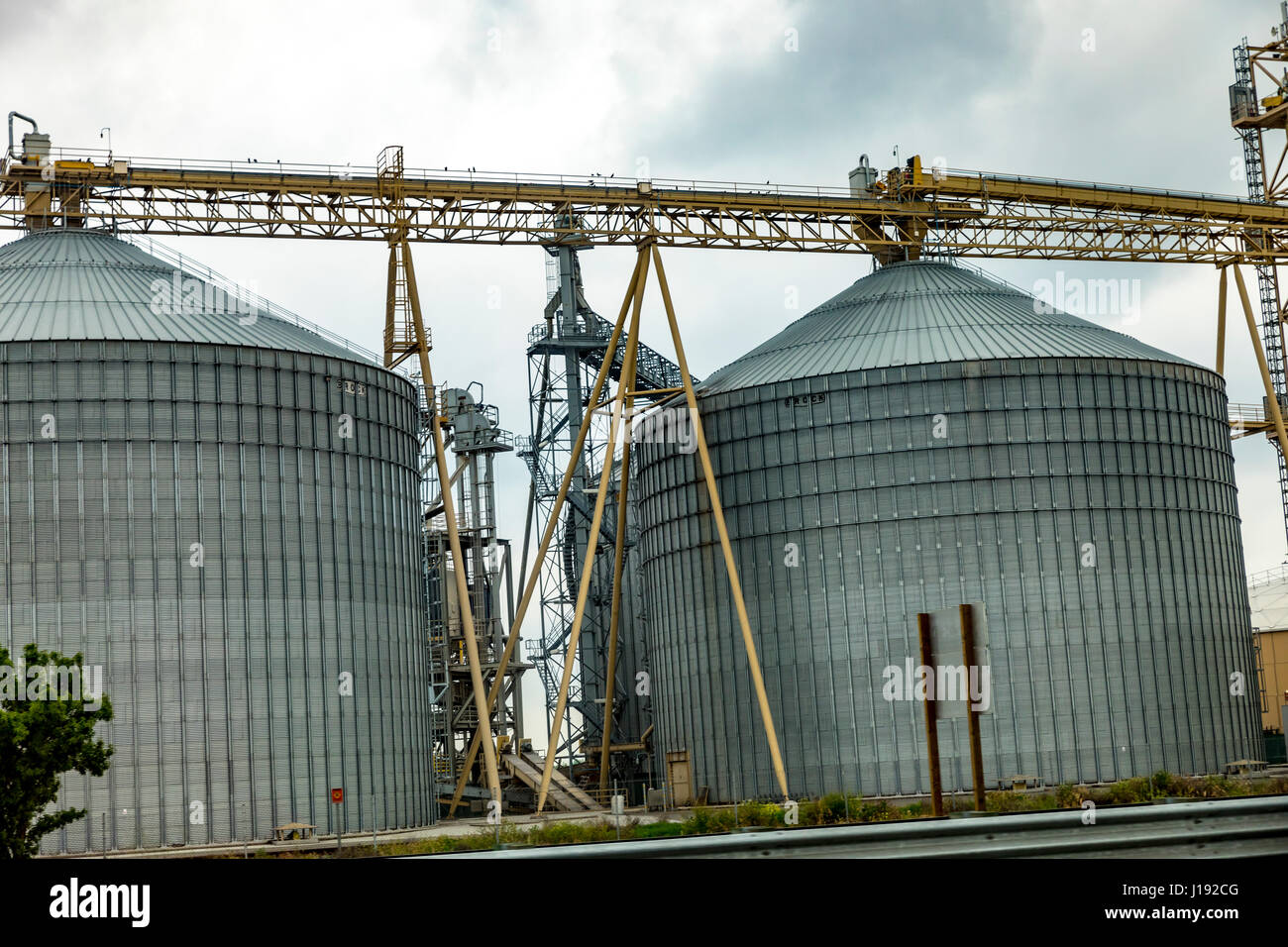The A.L. Gilbert feed milling company in Keyes California Stock Photo