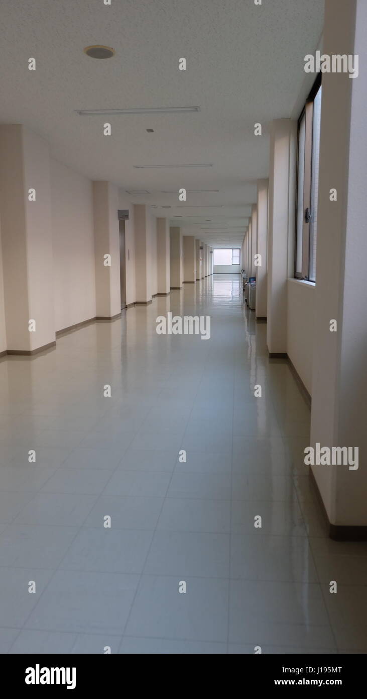 Empty school hallway hi-res stock photography and images - Alamy