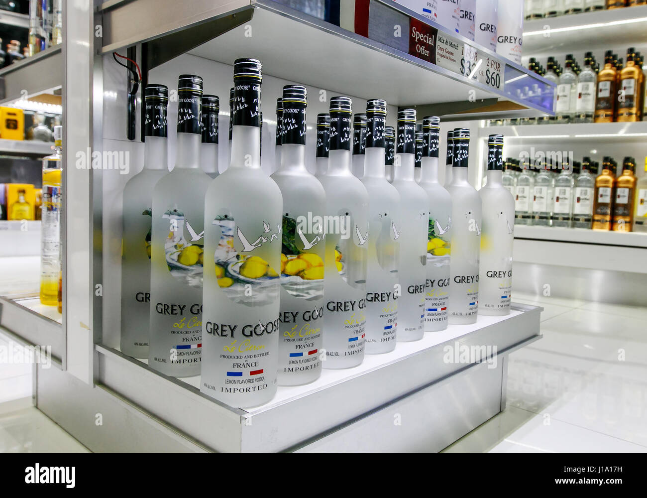 Poznan Pol Jul 2020 Bottle Grey Goose Brand French Vodka – Stock Editorial  Photo © monticello #391001190