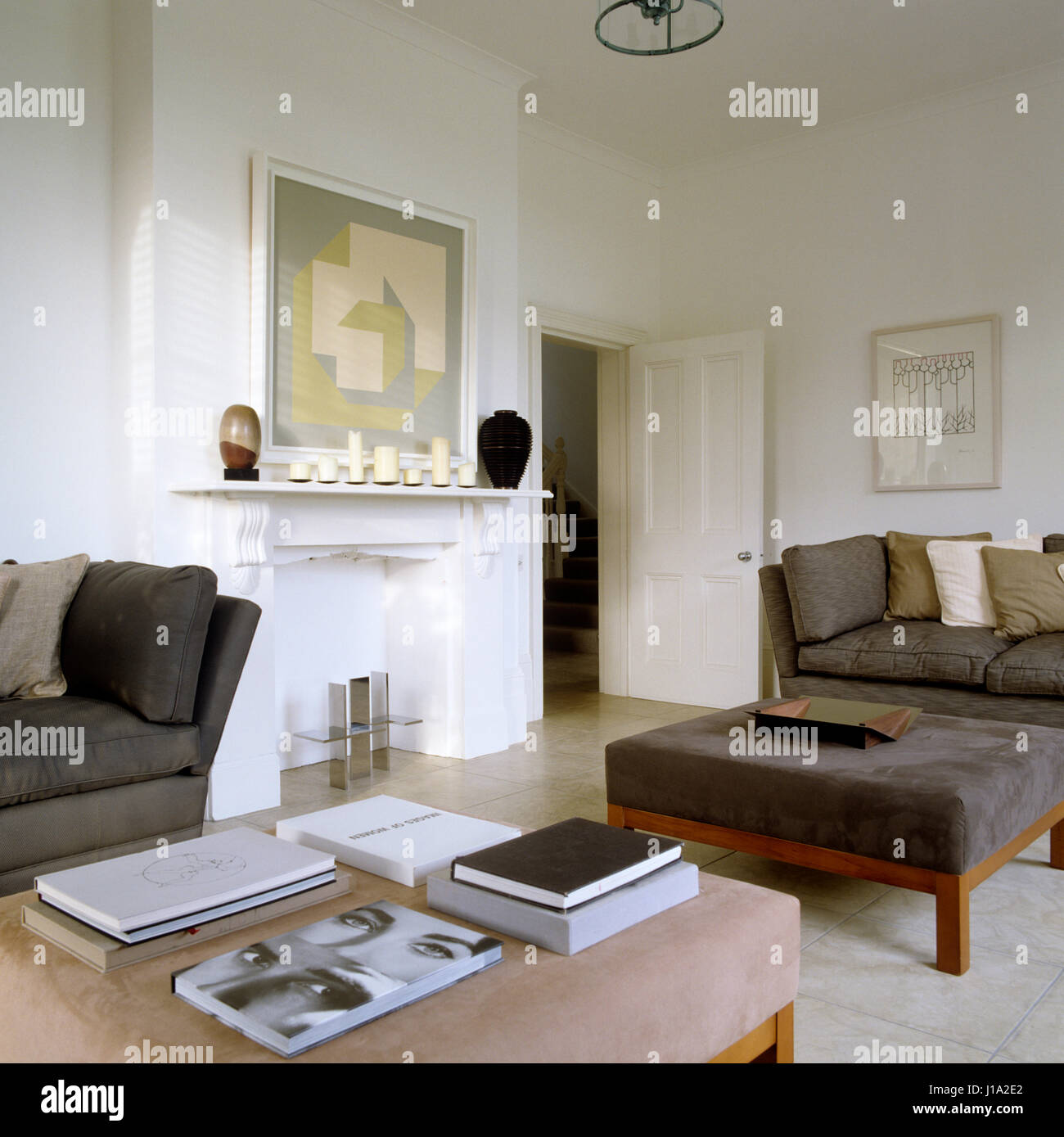 Contemporary living room Stock Photo - Alamy