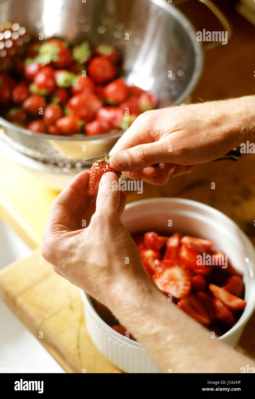 Kitchen summer strawberries hi-res stock photography and images - Alamy