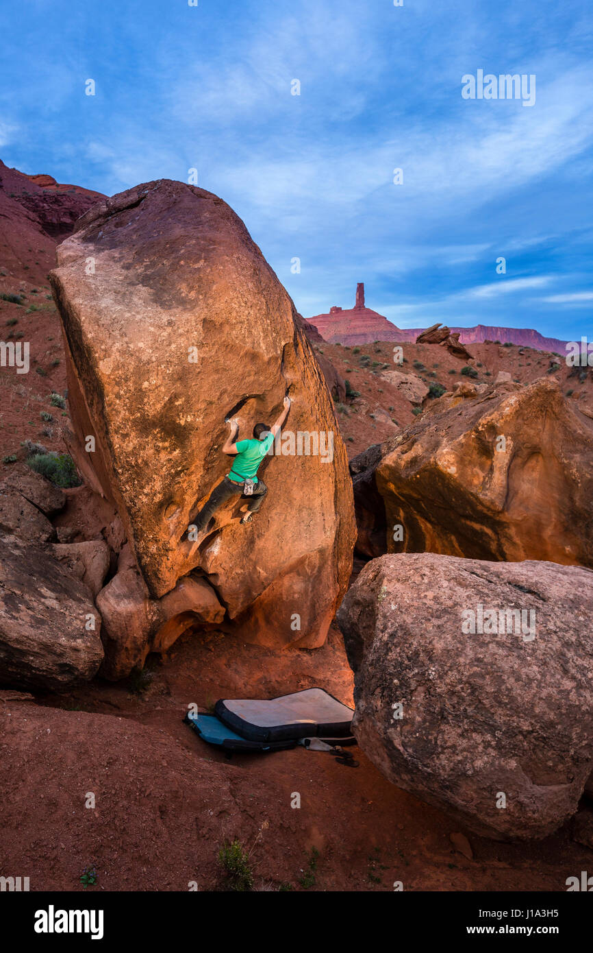 Eric Odenthal bouldering in Castle Valley, Utah. Stock Photo