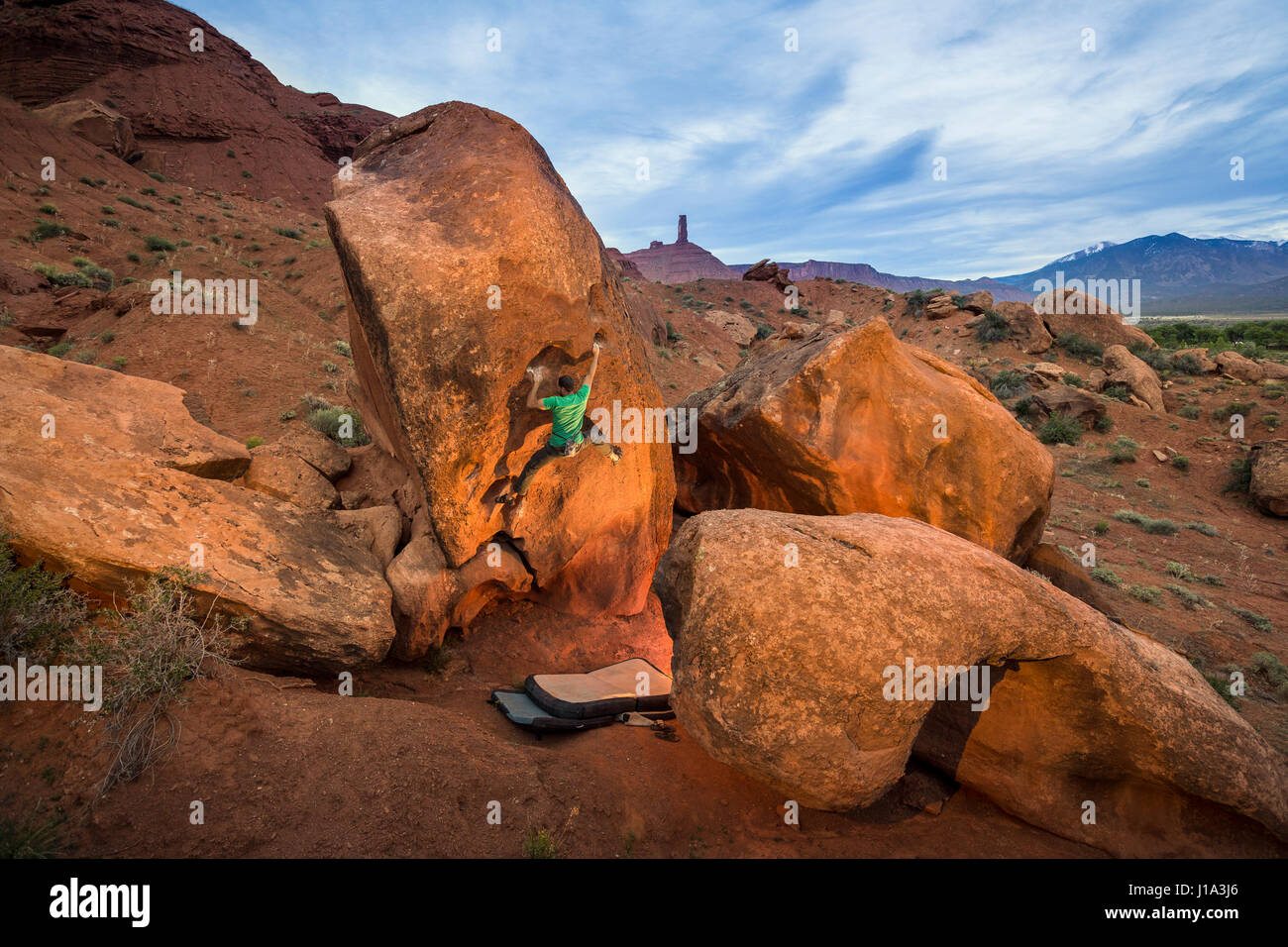 Eric Odenthal bouldering in Castle Valley, Utah. Stock Photo