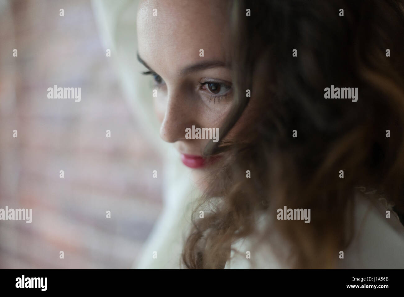 Portrait of a beautiful young woman Stock Photo - Alamy