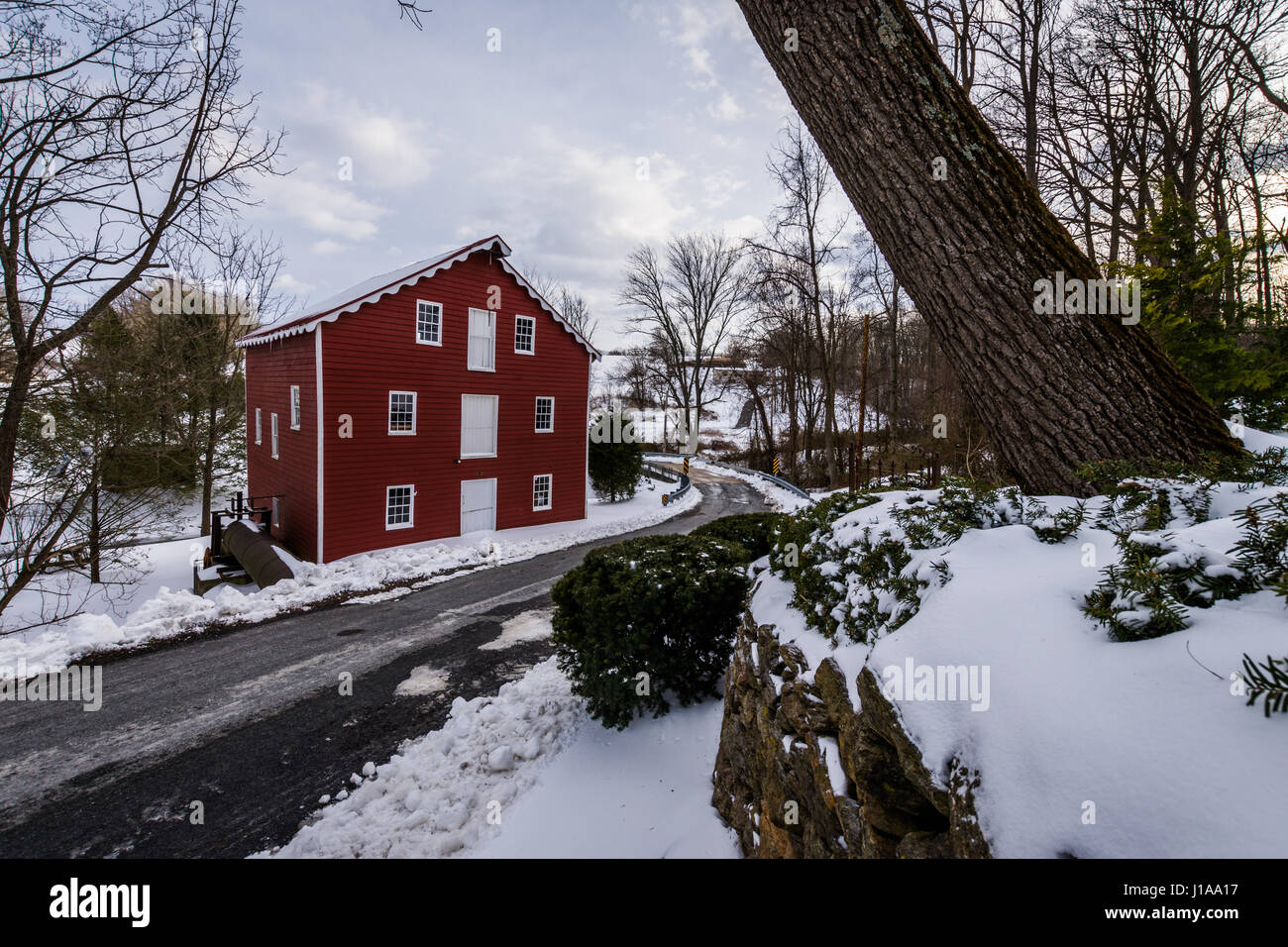 The Snowy Wallace Cross Mill in Felton, Pennsylvania Stock Photo Alamy