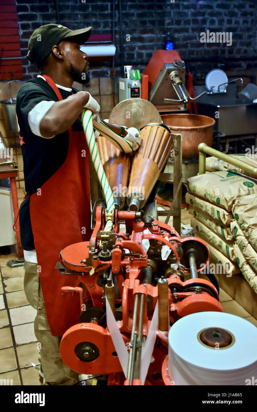 Making salt water taffy at the Savannah Candy Kitchen Stock Photo Alamy