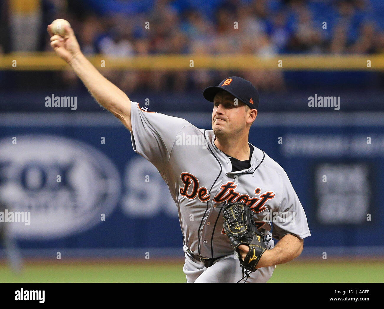 St. Petersburg, Florida, USA. 19th Apr, 2017. WILL VRAGOVIC | Times.Detroit Tigers starting pitcher Jordan Zimmermann (27) throwing in the first inning of the game between the Detroit Tigers and the Tampa Bay Rays at Tropicana Field in St. Petersburg, Fla. on Wednesday, April 19, 2017. Credit: Will Vragovic/Tampa Bay Times/ZUMA Wire/Alamy Live News Stock Photo