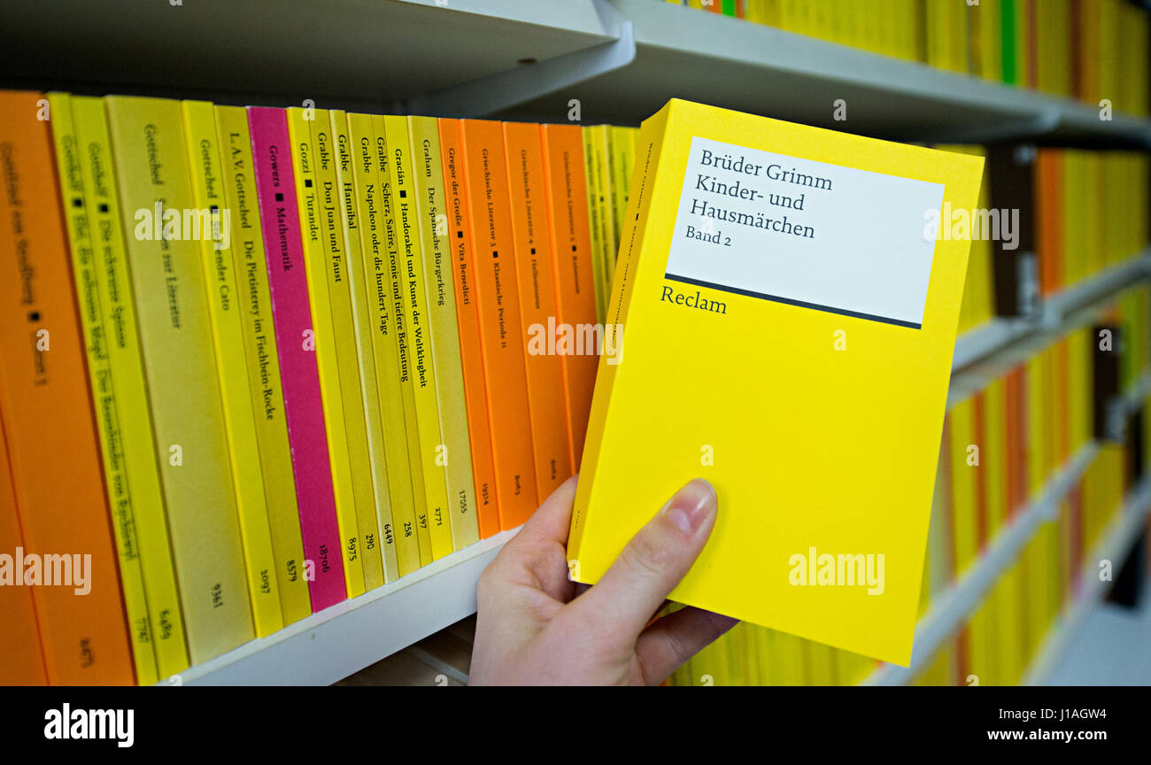 Ditzingen, Germany. 03rd Feb, 2017. A hand holds a Reclam book in front of a shelf at the company's HQ in Ditzingen, Germany, 03 February 2017. The company celebrates this year the 150th anniversary of its Universal-Bibliothek line of books, the oldest book series in the german book market. Photo: dpa/Franziska Kraufmann/dpa/Alamy Live News Stock Photo