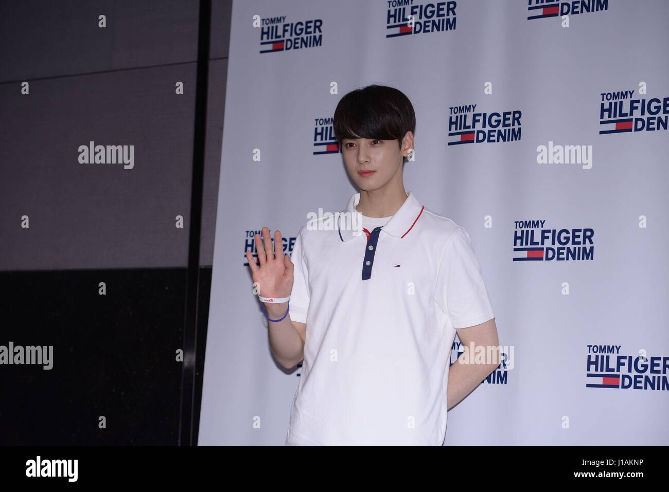 Seoul, Korea. 19th Apr, 2017. ASTRO Cha EunWoo and Kim Do Yeon attend the  promotion conference of Tommy Hilfiger in Seoul, Korea on 19th April,  2017.(China and Korea Rights Out) Credit: TopPhoto/Alamy