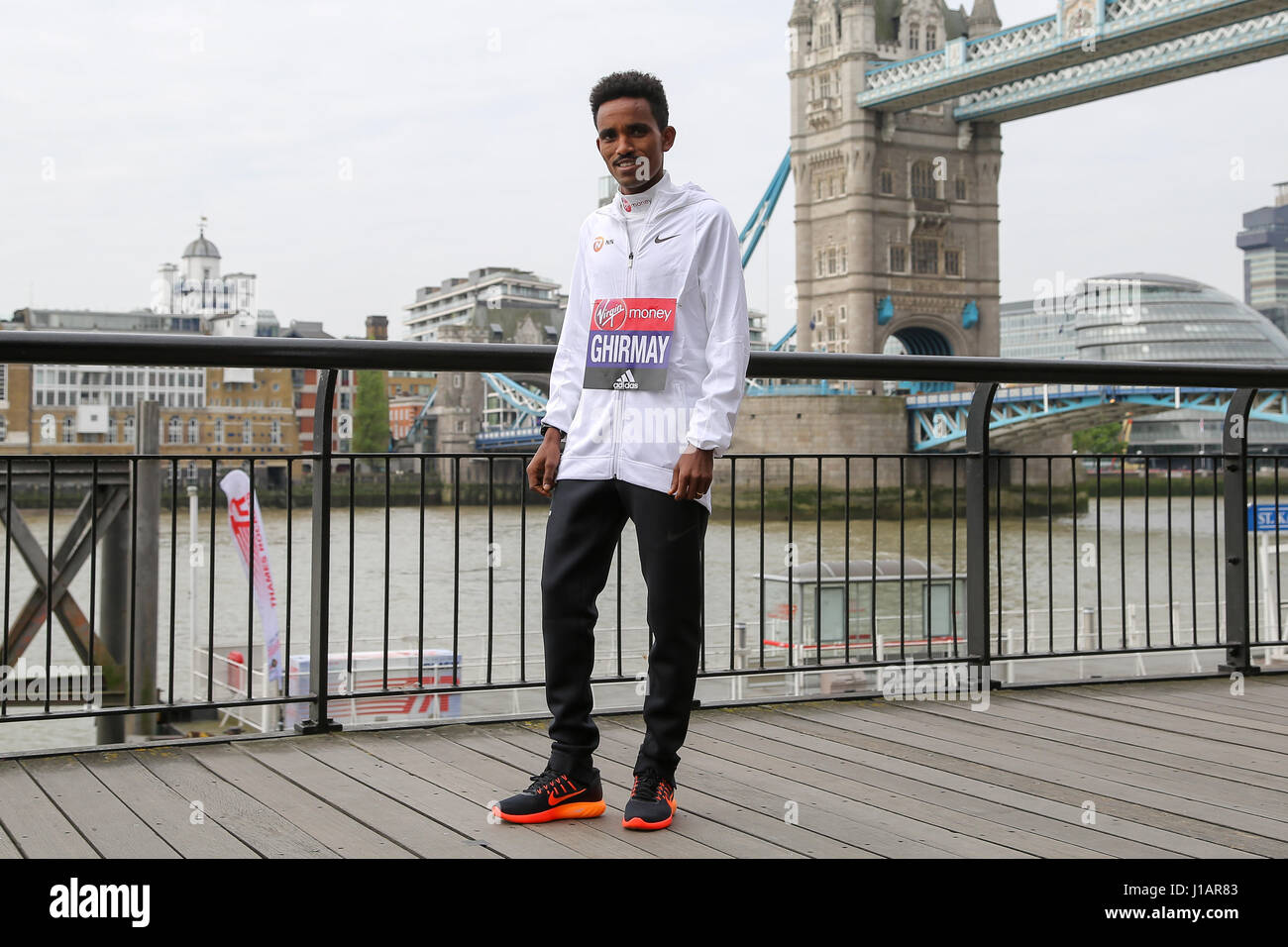 London Uk 20th Apr 2017 Ghirmay Ghebreslassie Five Leading - london uk 20th apr 2017 ghirmay ghebreslassie five leading elite men in this year s virgin money london marathon pose for photographs opposite tower