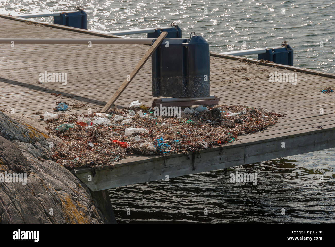 Littering the ocean environmental damage Stock Photo Alamy