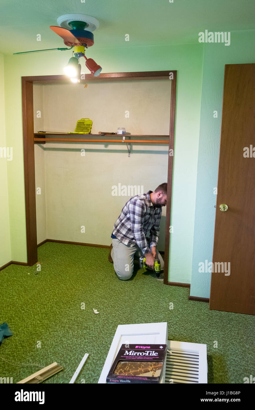 Springfield Or December 8 2016 Construction Worker Removing A