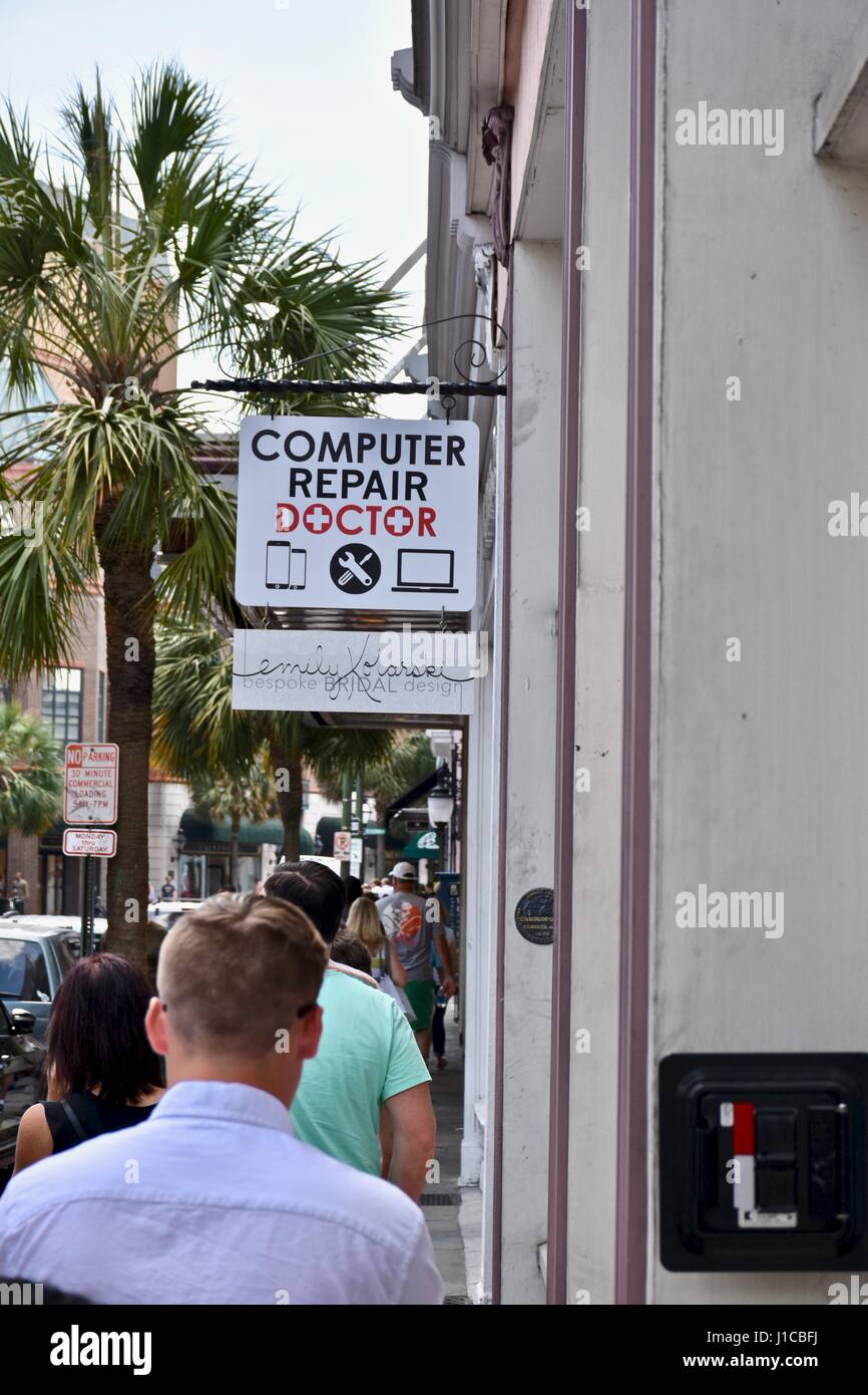 Computer repair sign hi-res stock photography and images - Alamy