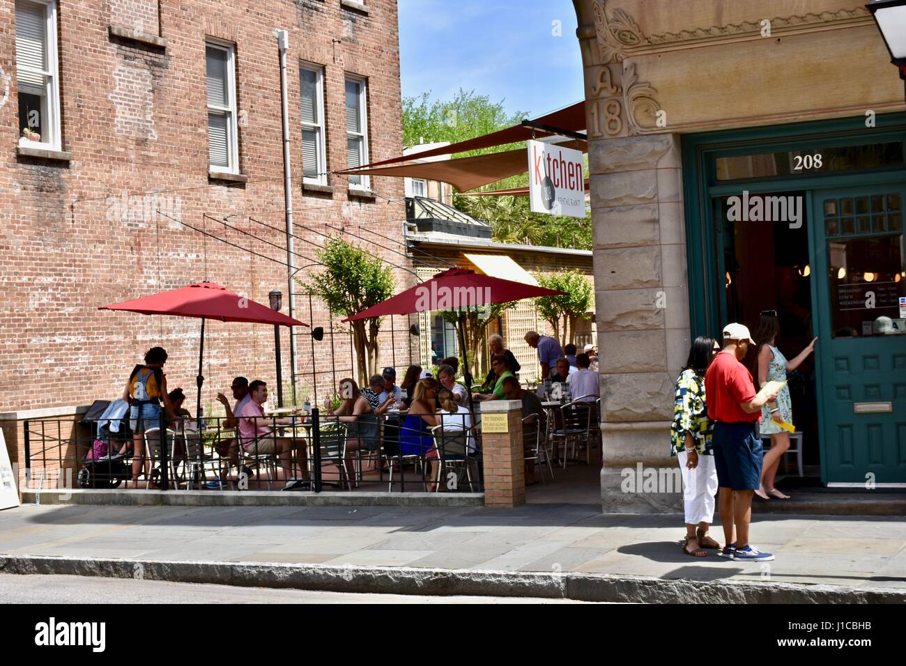 Outdoor dining in Charleston, South Carolina Stock Photo Alamy