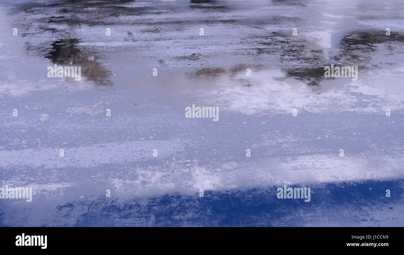 Frozen lake surrounding forest hi-res stock photography and images - Alamy