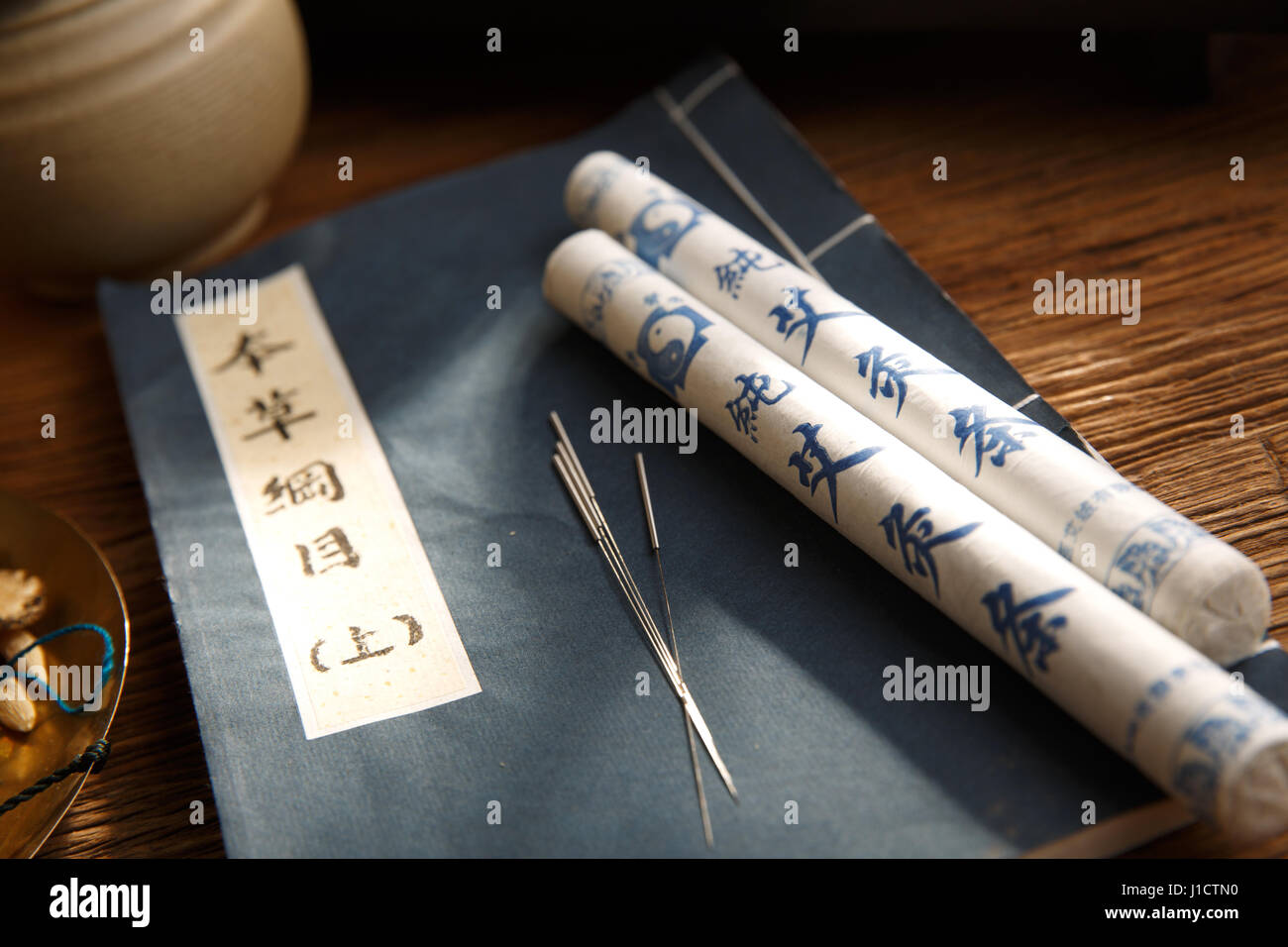 Chinese herbal medicine pharmacy hi-res stock photography and images ...