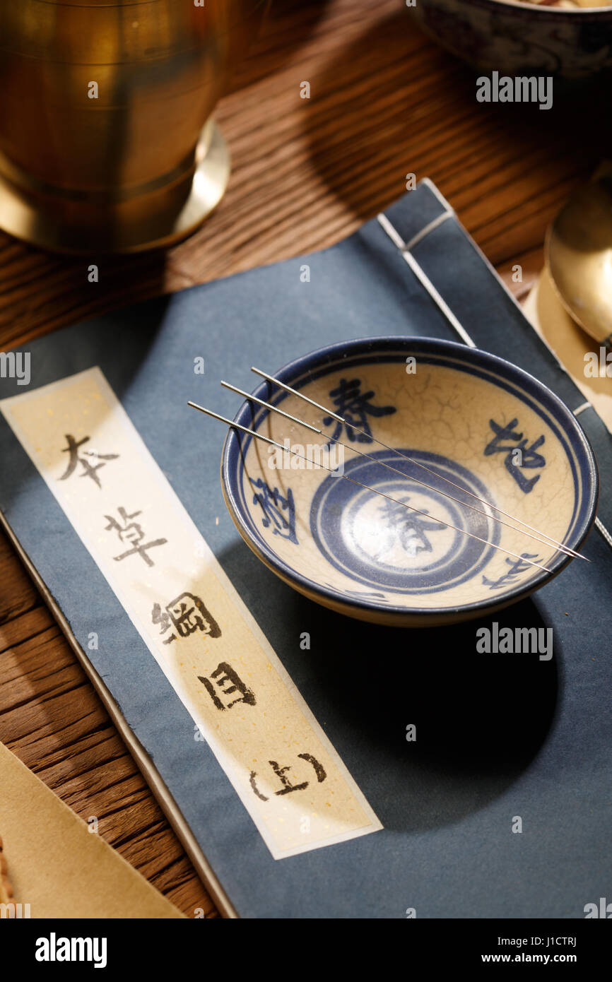 Chinese acupuncture hi-res stock photography and images - Alamy
