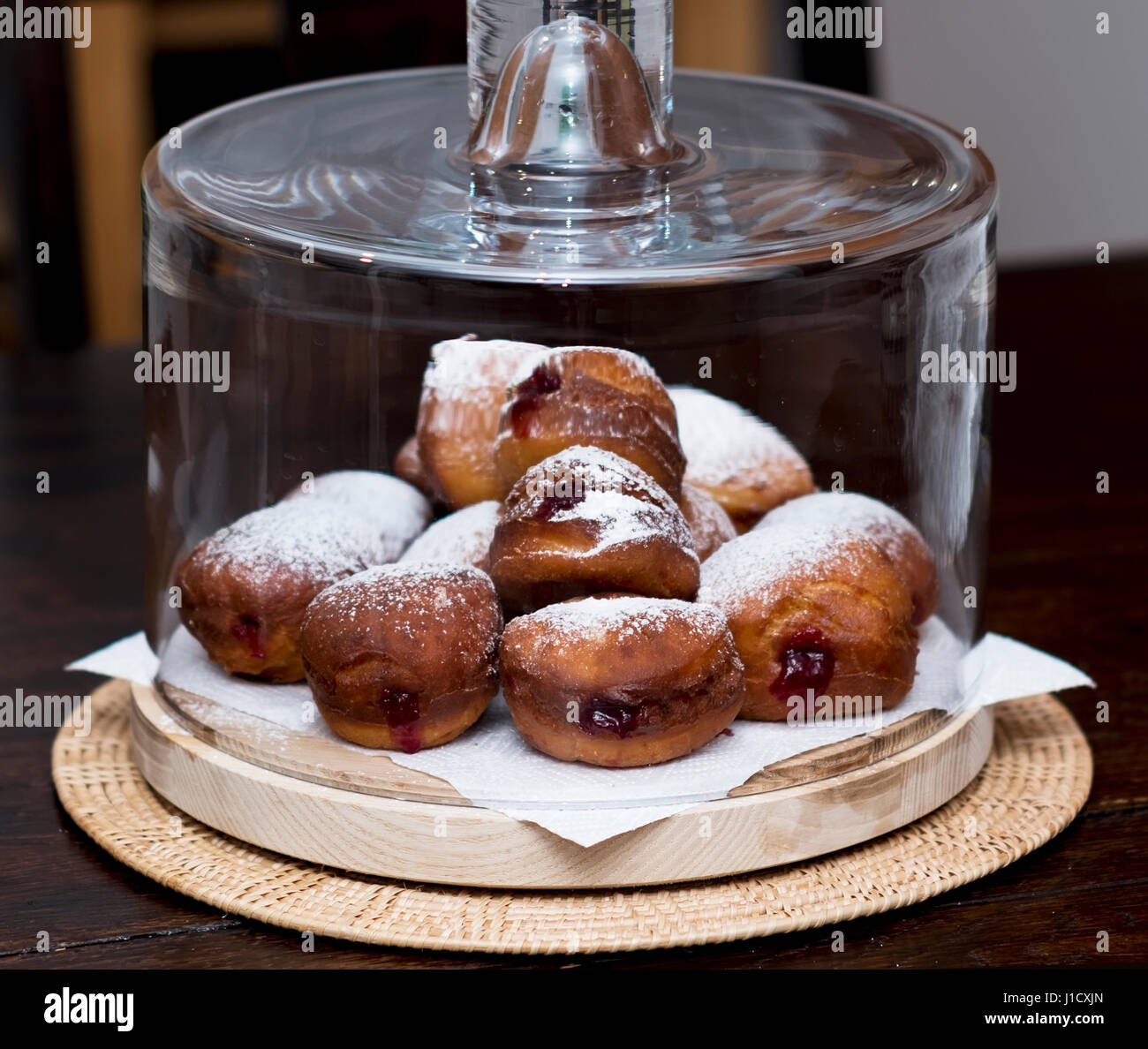Cake dome hires stock photography and images Alamy