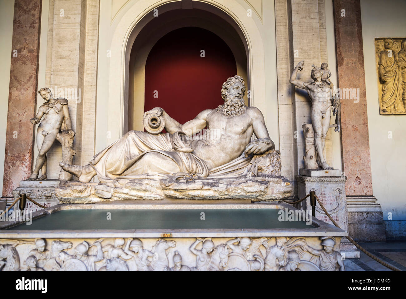 Statue in the vatican hi-res stock photography and images - Alamy