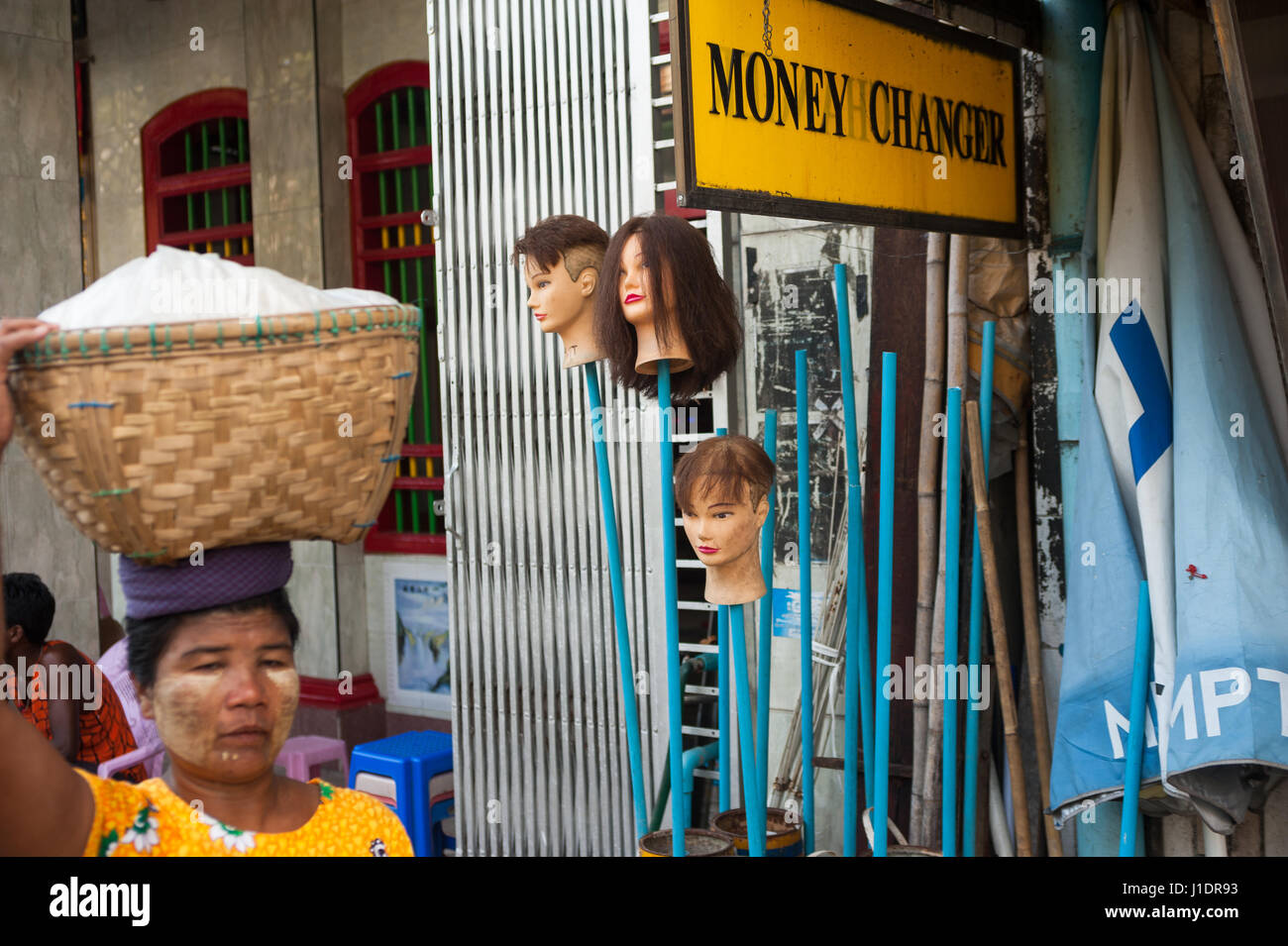 27.01.2017, Yangon, Republic of the Union of Myanmar, Asia A woman walks by a money changer in