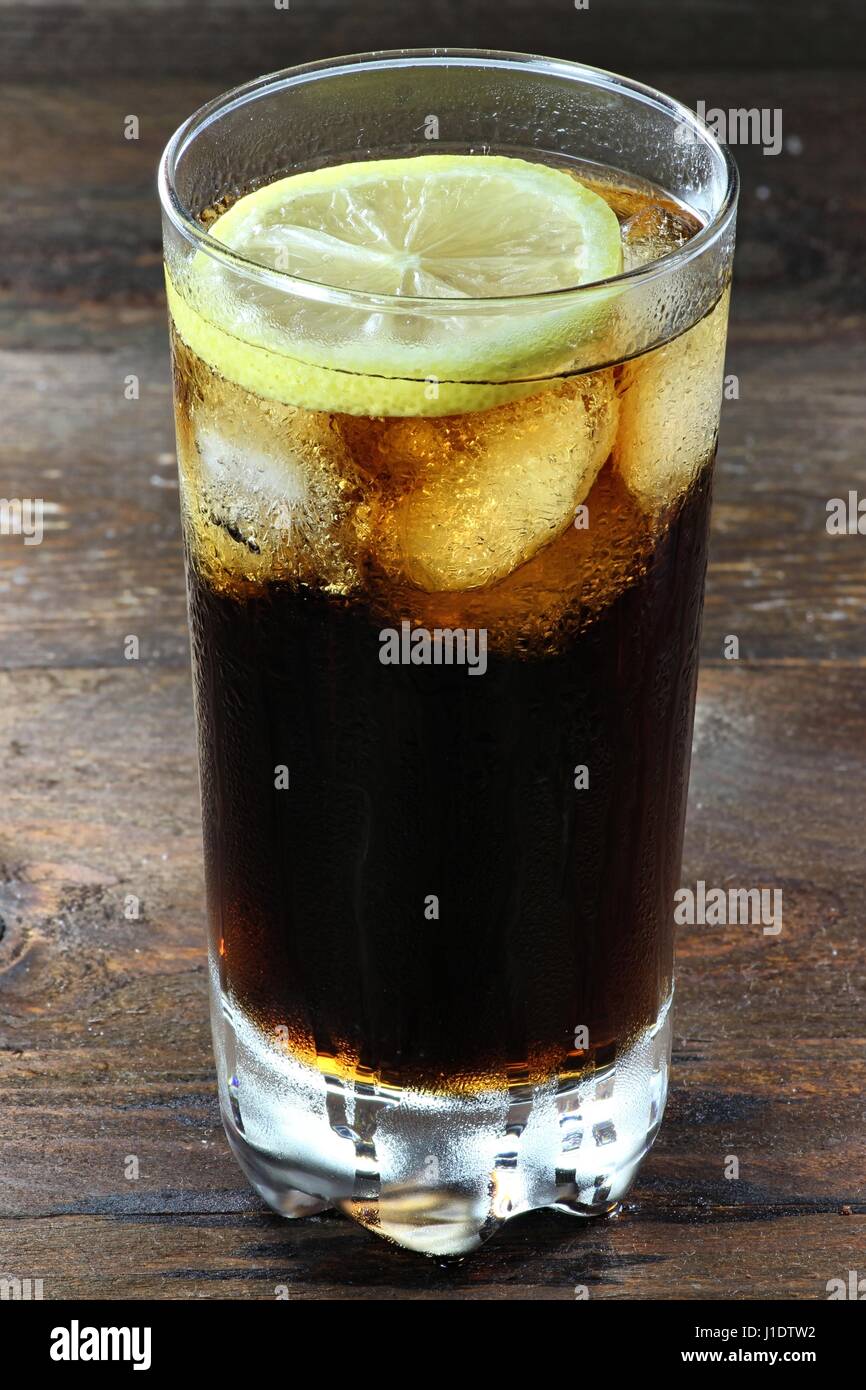glass of cola served with ice cubes and a lemon slice Stock Photo - Alamy
